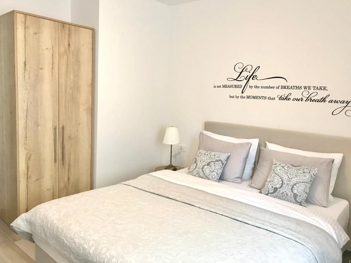 Cocoville Beach House- Makarska Appartamento Esterno foto