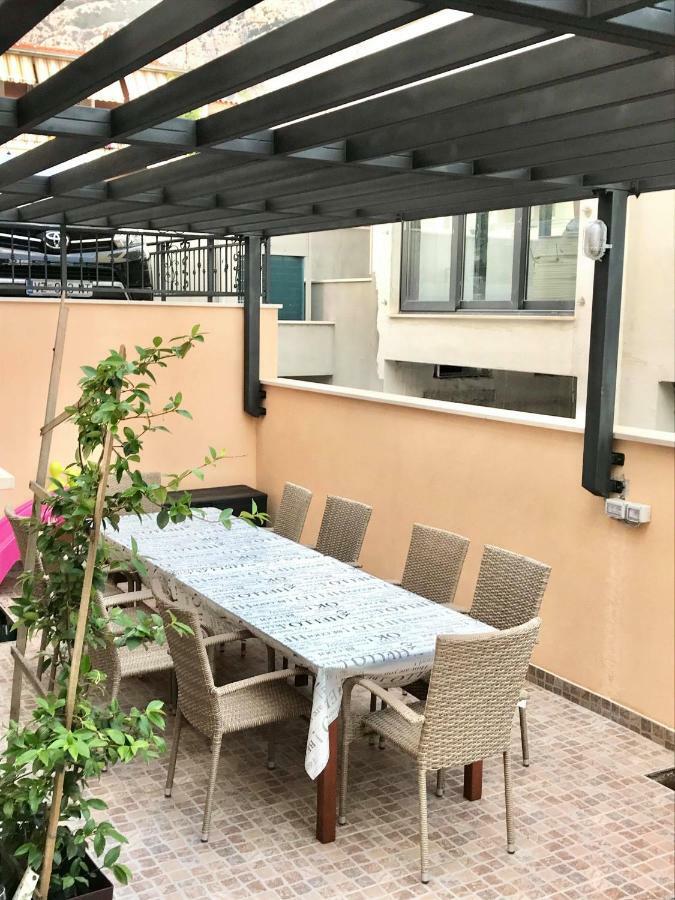 Cocoville Beach House- Makarska Appartamento Esterno foto